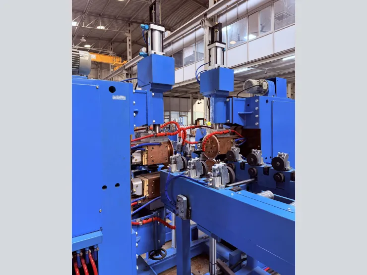 Dual seam welding machine