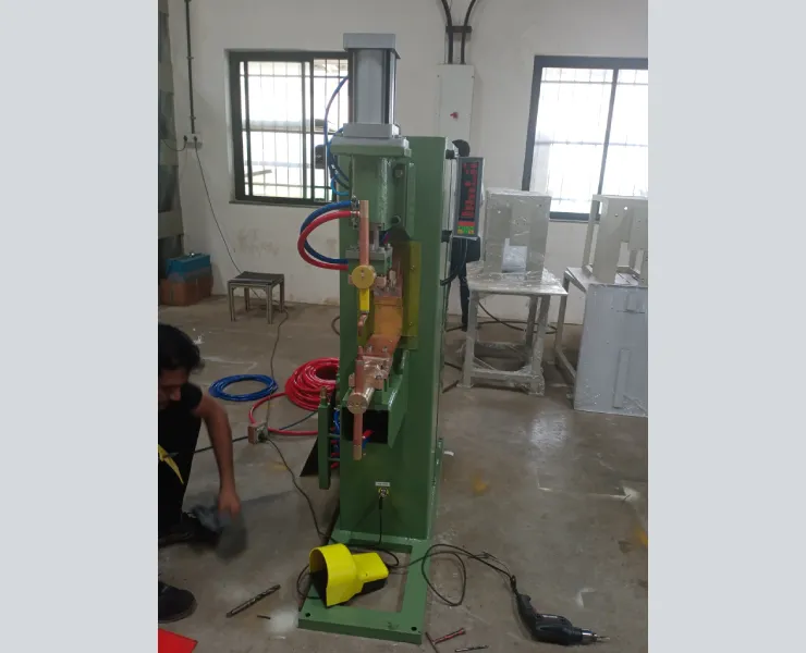 Vehciel Clip Welding 